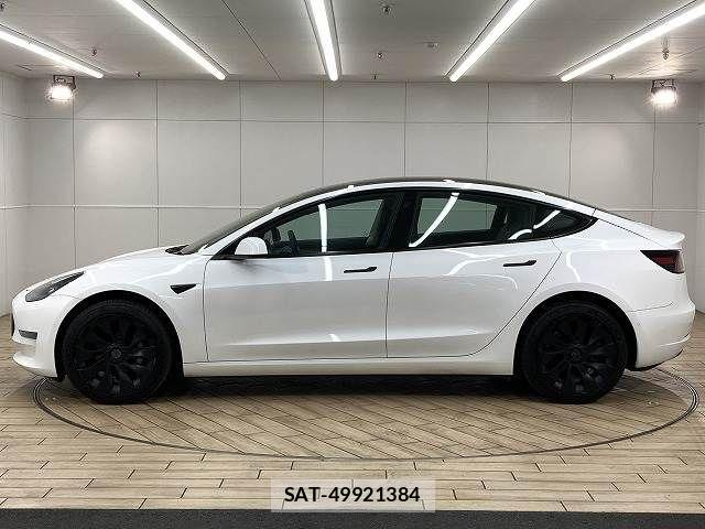 Tesla MODEL 3 2022-11 4424557-15