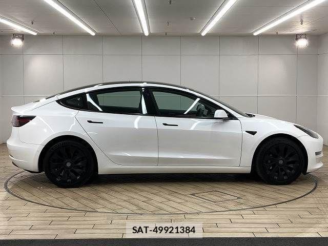 Tesla MODEL 3 2022-11 4424557-16