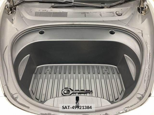 Tesla MODEL 3 2022-11 4424557-17