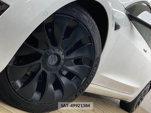 Tesla MODEL 3 2022-11 4424557-18