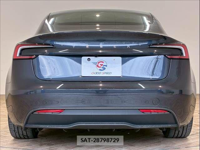 Tesla MODEL 3 2024-12 4424553-12