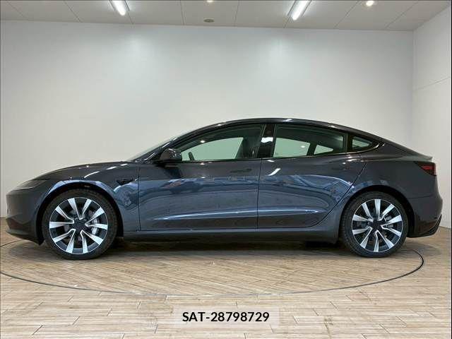 Tesla MODEL 3 2024-12 4424553-14