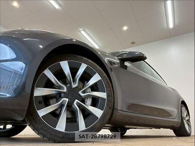 Tesla MODEL 3 2024-12 4424553-18