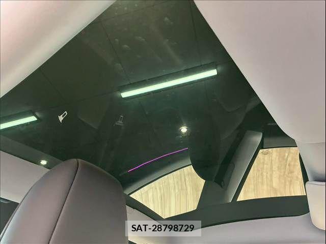 Tesla MODEL 3 2024-12 4424553-4