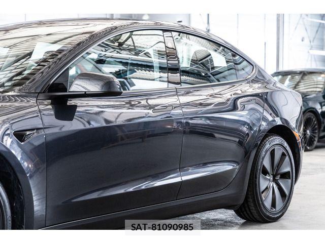 Tesla MODEL 3 2024-12 4990893-16