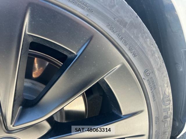 Tesla MODEL 3 2021-08 6135815-9