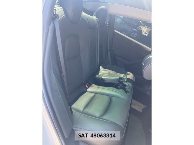 Tesla MODEL 3 2021-08 6135815-10