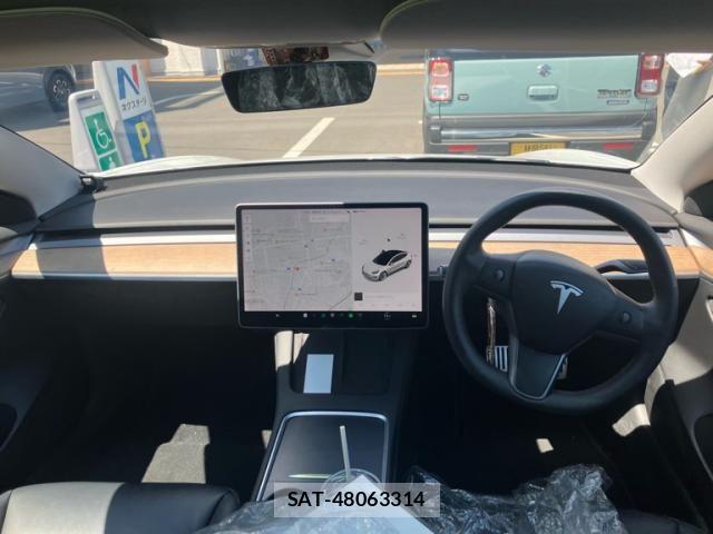 Tesla MODEL 3 2021-08 6135815-13