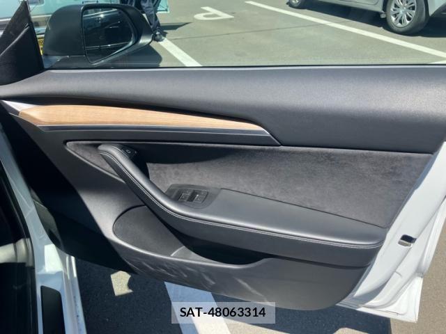 Tesla MODEL 3 2021-08 6135815-14