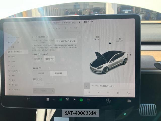 Tesla MODEL 3 2021-08 6135815-18