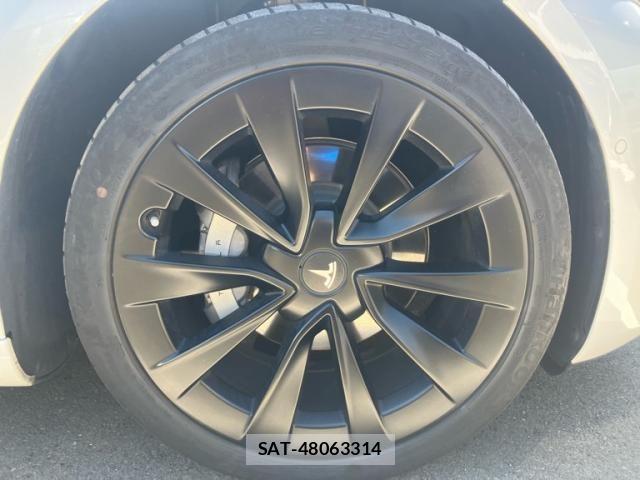 Tesla MODEL 3 2021-08 6135815-8