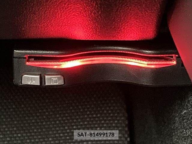 Tesla MODEL 3 2022-02 6547113-9
