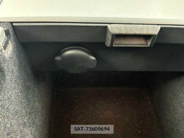 Tesla MODEL 3 2022-06 6615252-13