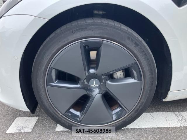 Tesla MODEL 3 2021-07 6914520-9