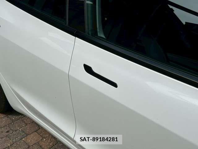 Tesla MODEL 3 2022-03 6914521-18