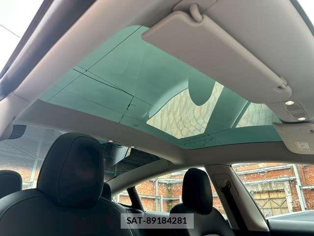 Tesla MODEL 3 2022-03 6914521-4