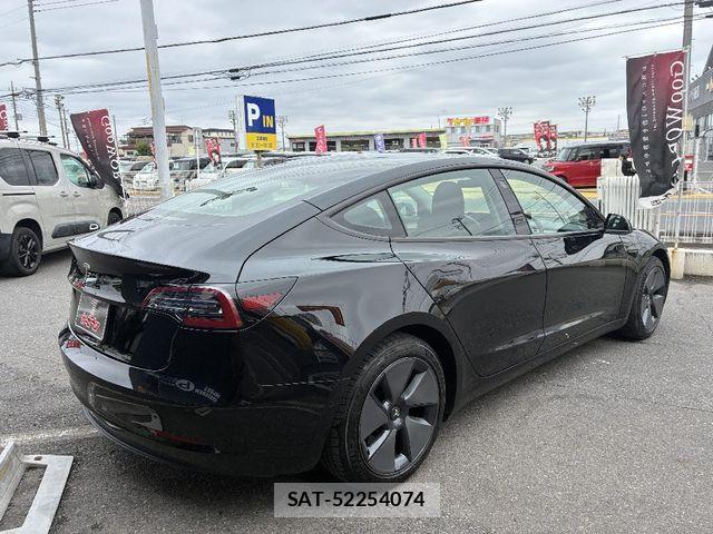 Tesla MODEL 3 2021-04 7061067-1