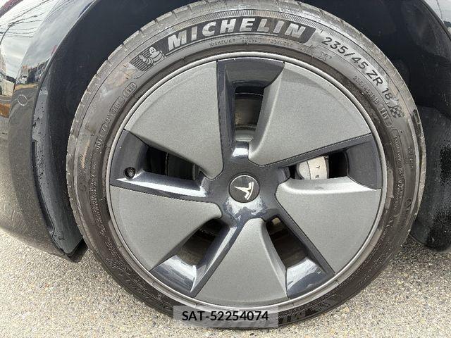 Tesla MODEL 3 2021-04 7061067-21