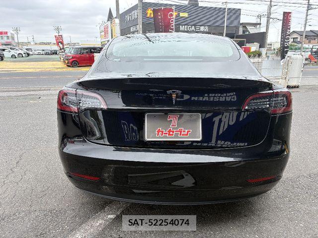 Tesla MODEL 3 2021-04 7061067-27