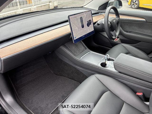Tesla MODEL 3 2021-04 7061067-2