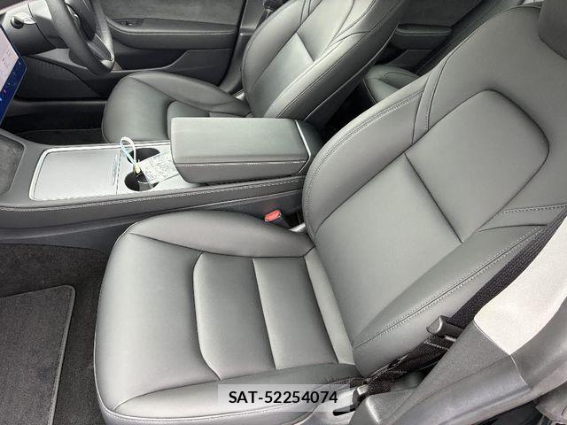 Tesla MODEL 3 2021-04 7061067-6