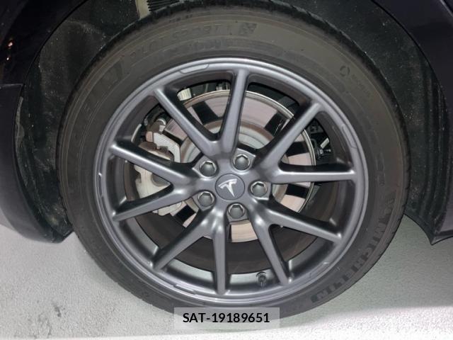 Tesla MODEL 3 2019-10 7061068-6