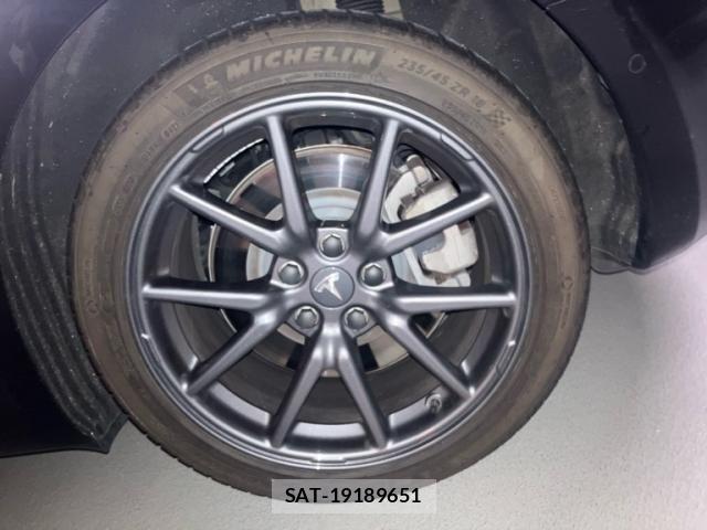 Tesla MODEL 3 2019-10 7061068-8