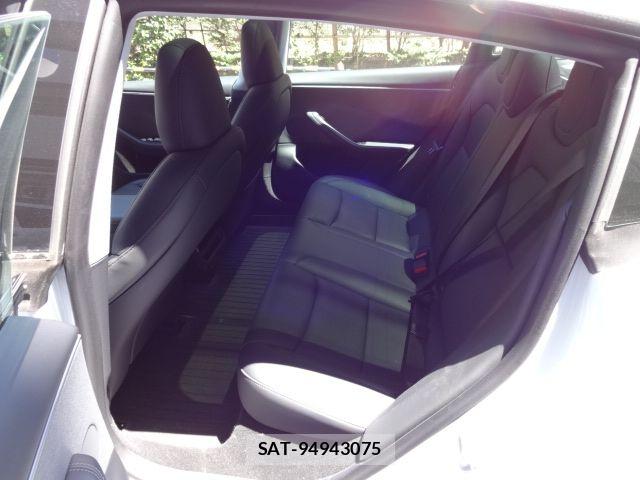 Tesla MODEL 3 2024-10 7226132-15