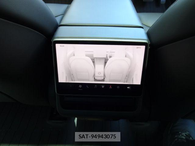 Tesla MODEL 3 2024-10 7226132-16