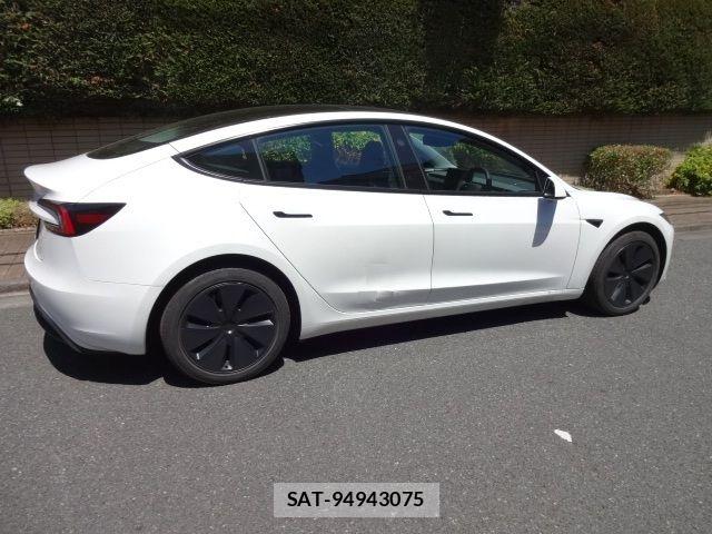 Tesla MODEL 3 2024-10 7226132-7