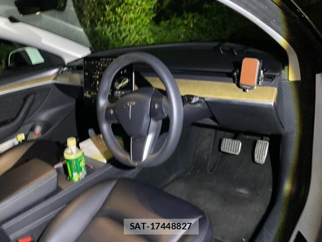 Tesla MODEL 3 2021-11 7216455-14