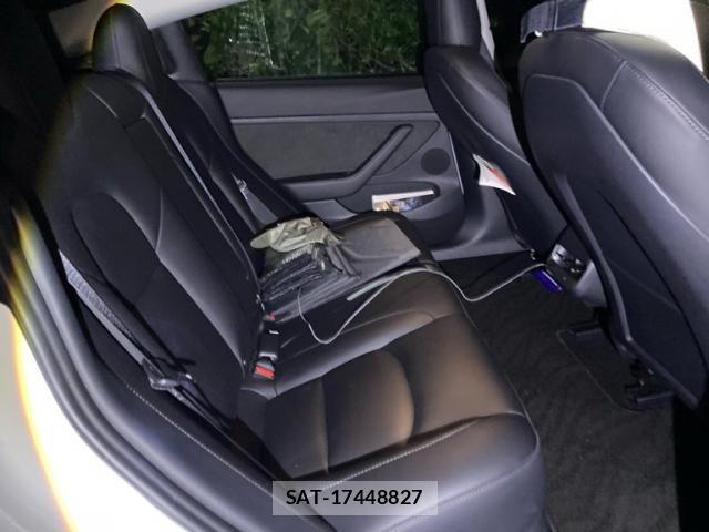 Tesla MODEL 3 2021-11 7216455-15