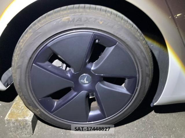 Tesla MODEL 3 2021-11 7216455-7
