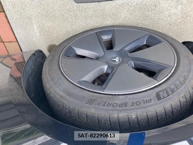 Tesla MODEL 3 2022-03 7226128-9