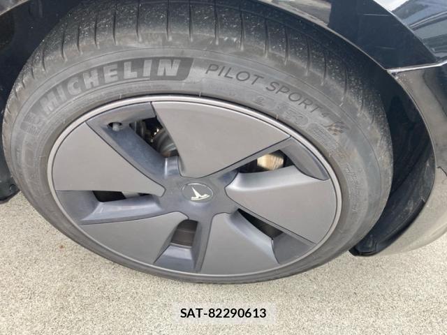 Tesla MODEL 3 2022-03 7226128-4