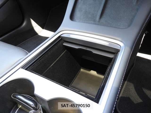 Tesla MODEL 3 2023-08 7226131-9