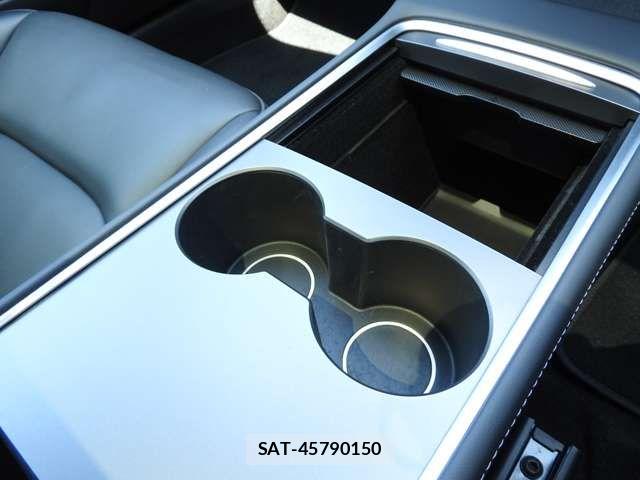 Tesla MODEL 3 2023-08 7226131-10