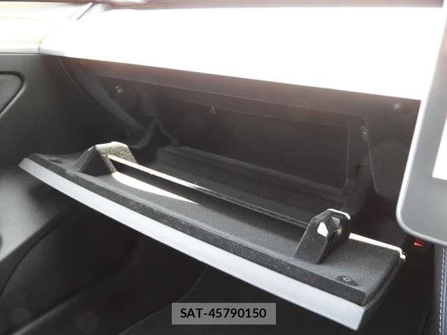 Tesla MODEL 3 2023-08 7226131-11