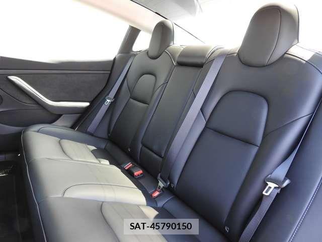 Tesla MODEL 3 2023-08 7226131-14