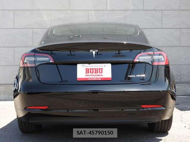 Tesla MODEL 3 2023-08 7226131-15