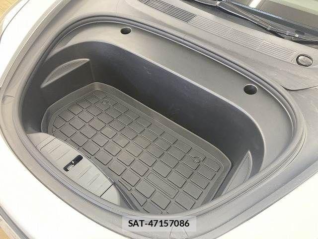 Tesla MODEL 3 2023-06 7252587-17