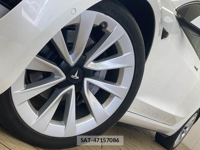 Tesla MODEL 3 2023-06 7252587-18