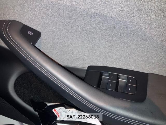Tesla MODEL 3 2024-05 7360160-10