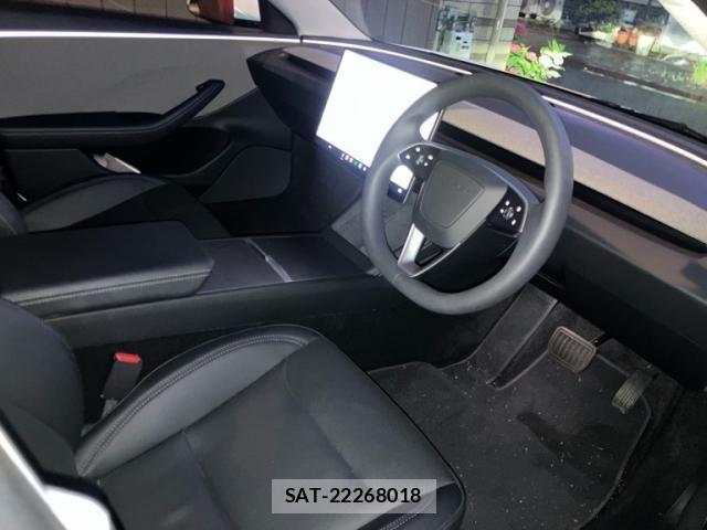 Tesla MODEL 3 2024-05 7360160-17