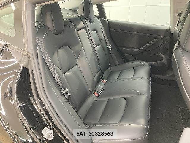 Tesla MODEL 3 2021-05 7360162-12