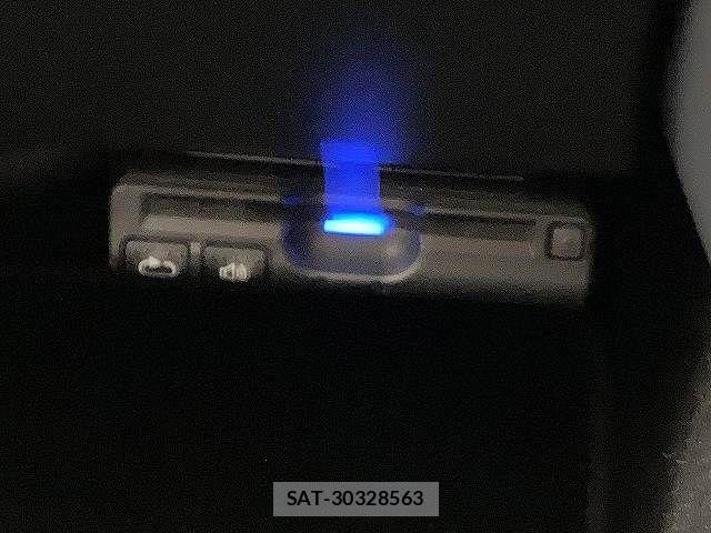 Tesla MODEL 3 2021-05 7360162-6