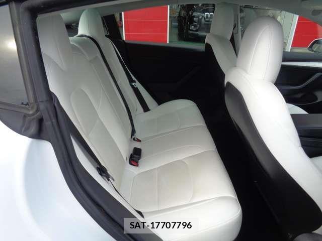 Tesla MODEL 3 2021-10 7394524-11
