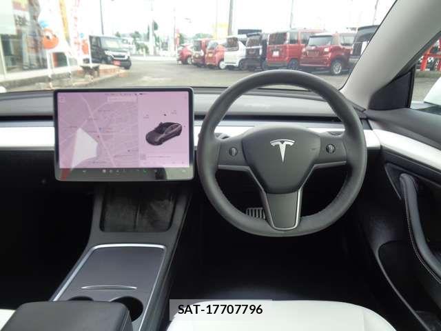Tesla MODEL 3 2021-10 7394524-12