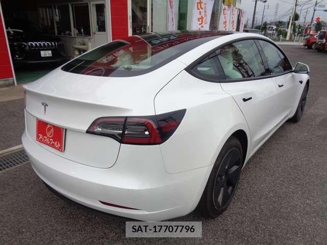 Tesla MODEL 3 2021-10 7394524-2