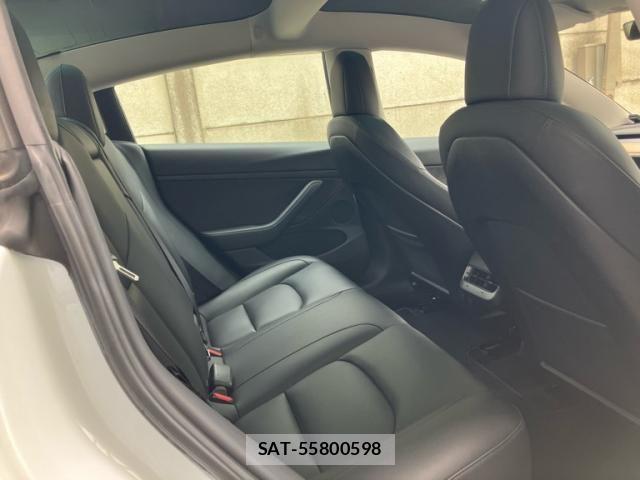 Tesla MODEL 3 2021-06 7458417-8